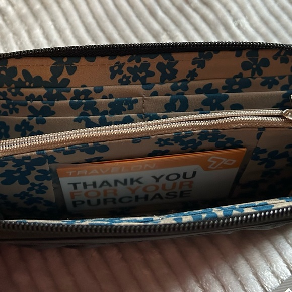 Travelon Crossbody Bag and Wallet - Picture 4 of 6